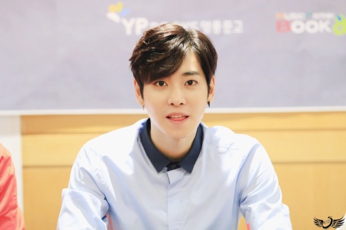 Fotos - [141004] fansign de F.cuz  Tumblr_nd3sqykKyh1qcrhyko1_500