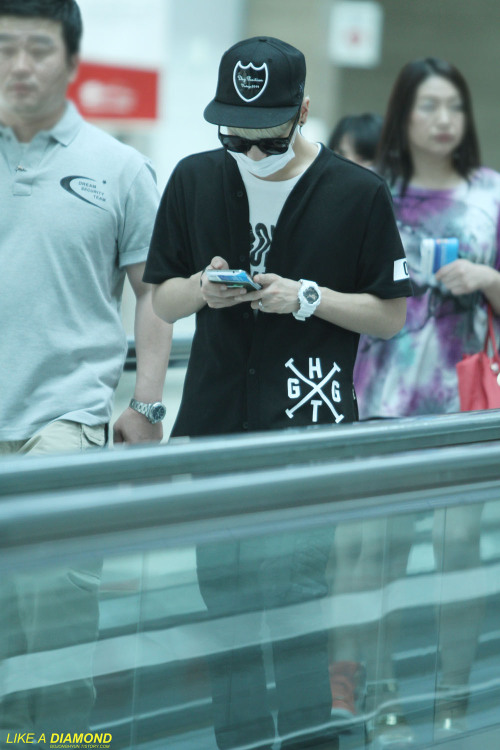 140602 Jonghyun @ Aeropuerto Pudong hacia Corea Tumblr_n73o7fZoxs1r36tcgo1_500