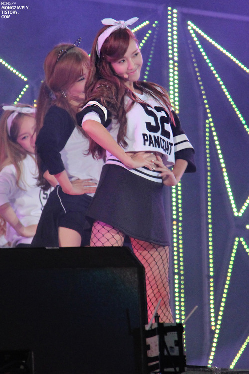 [PIC][15-08-2014]SNSD tham dự "SMTOWN LIVE WORLD TOUR IV in SEOUL" vào chiều nay - Page 6 Tumblr_nao803lfps1sewbc1o1_500