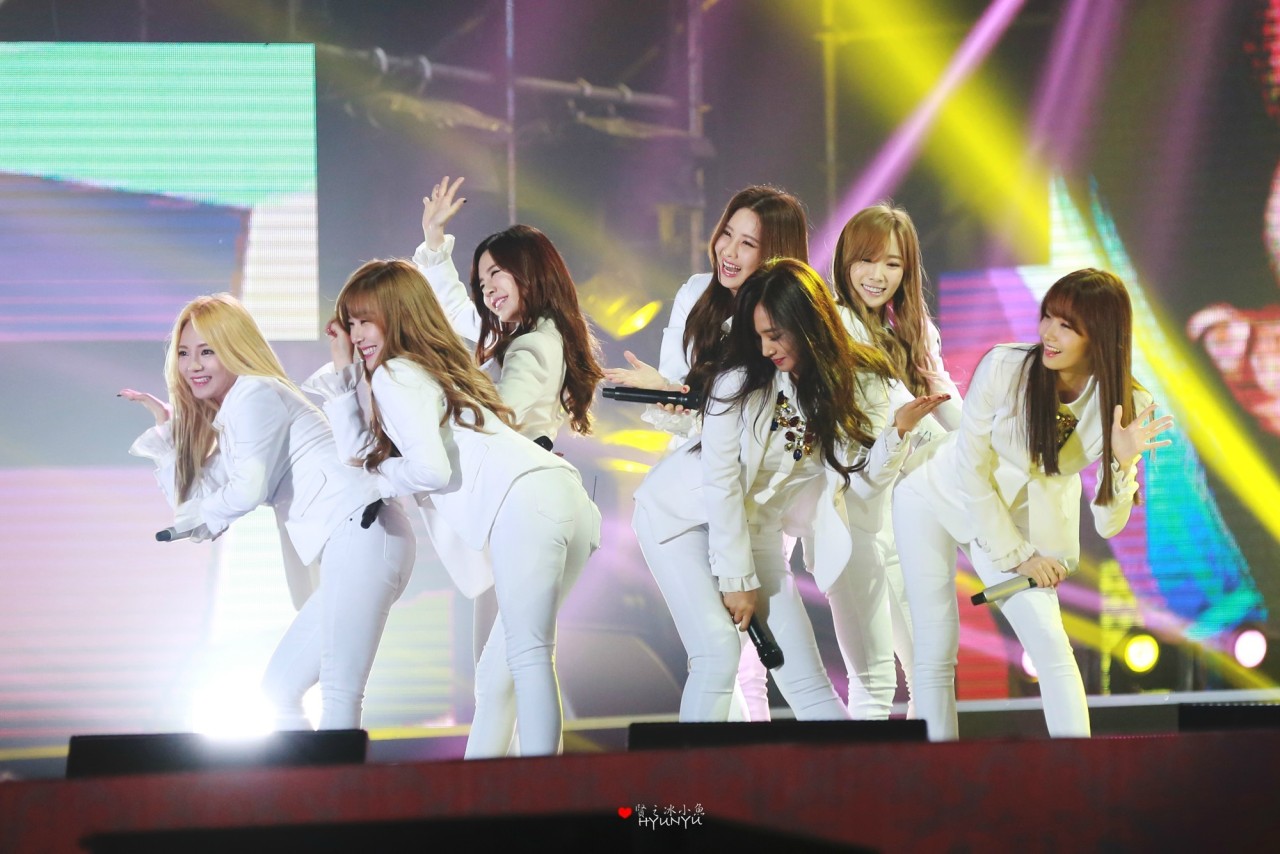 [PIC][24-10-2014]SNSD khởi hành đi Trung Quốc để biểu diễn tại "MBC Korean Music Wave in Beijing 2014" vào chiều nay - Page 3 Tumblr_ne3ako0jwp1sewbc1o2_1280