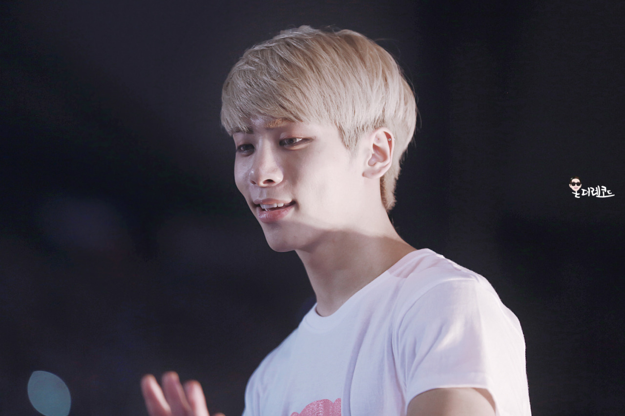 140815 Jonghyun @ SMTOWN IV Live World Tour in Seoul Tumblr_naen1hufEr1r36tcgo1_1280