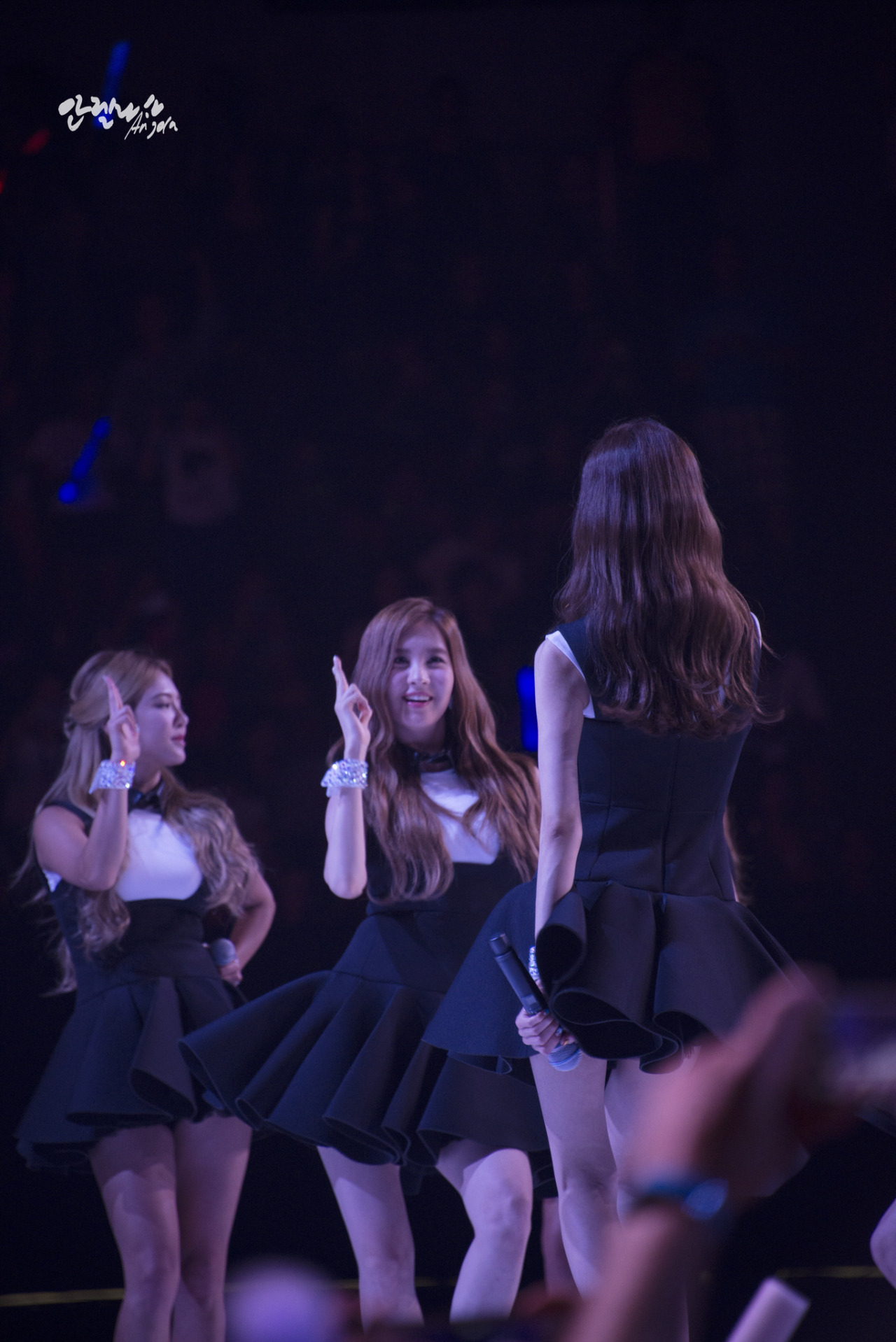 [PIC][07-08-2014]SNSD khởi hành đi LA để tham dự "KCON 2014" vào hôm nay - Page 9 Tumblr_naaswvmzL01sewbc1o7_1280