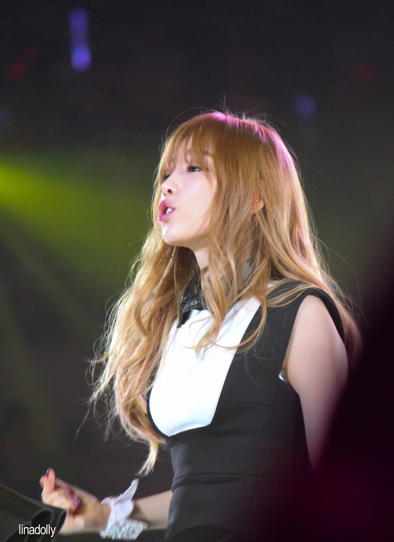 [PIC][07-08-2014]SNSD khởi hành đi LA để tham dự "KCON 2014" vào hôm nay - Page 10 Tumblr_nac6hfwGoH1qeuesho2_1280