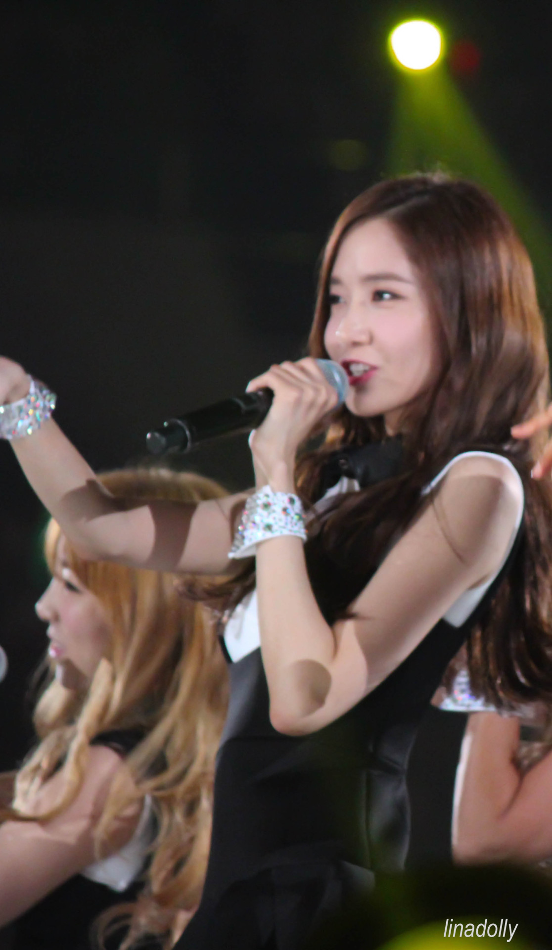 [PIC][07-08-2014]SNSD khởi hành đi LA để tham dự "KCON 2014" vào hôm nay - Page 10 Tumblr_nac0r6wXRz1qeuesho2_1280