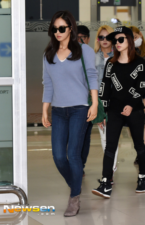 [PIC][07-10-2014]SNSD trở về Hàn Quốc vào trưa nay Tumblr_nd29187T2z1sewbc1o1_500