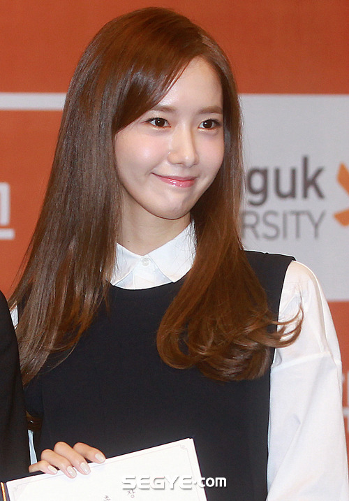 [PIC][17-09-2014]YoonA và SeoHyun tham dự Lễ bổ nhiệm Đại sứ cho trường ĐH Dongguk vào trưa nay Tumblr_nc10suJjFG1sewbc1o1_500