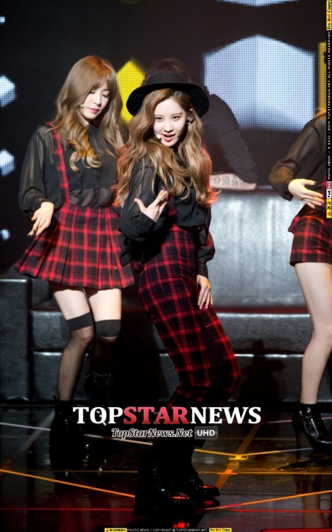 [PIC][16-09-2014]TaeTiSeo tham dự "GIRLS' GENERATION - TTS SHOWCASE "HOLLER"" vào tối nay Tumblr_nc08c5a7251sewbc1o1_500