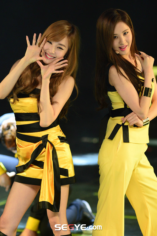 [PIC][13-10-2014]TaeTiSeo biểu diễn tại "SBS 2014 Super Model Contest" vào tối nay Tumblr_nddwn4Mj8M1sewbc1o1_500