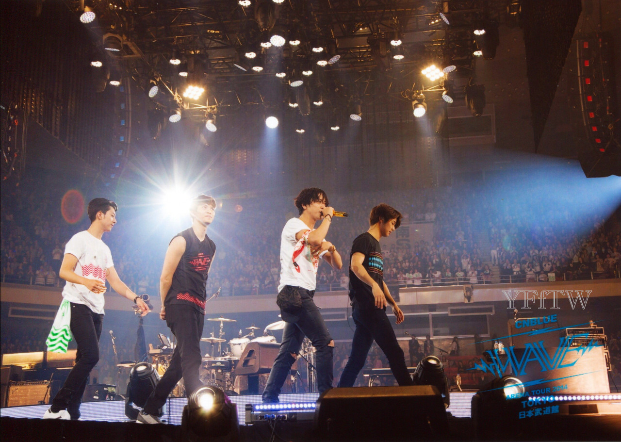 [Scans] Arena Tour WAVE Tokyo Photocards Tumblr_nfek2kv8V61rgxfbio5_1280