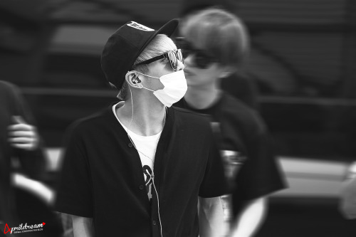 140602 Jonghyun @ Aeropuerto Pudong hacia Corea Tumblr_n6lql4h4wW1r36tcgo1_500