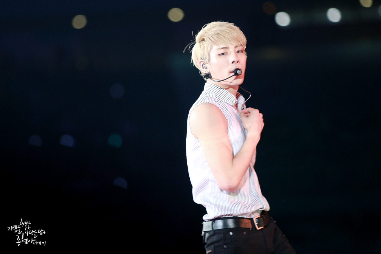 140815 Jonghyun @ SMTOWN IV Live World Tour in Seoul Tumblr_nafwkwo6YF1r36tcgo1_1280