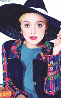 Dakota Fanning Tumblr_n787q5NhF61sqaaz9o5_250