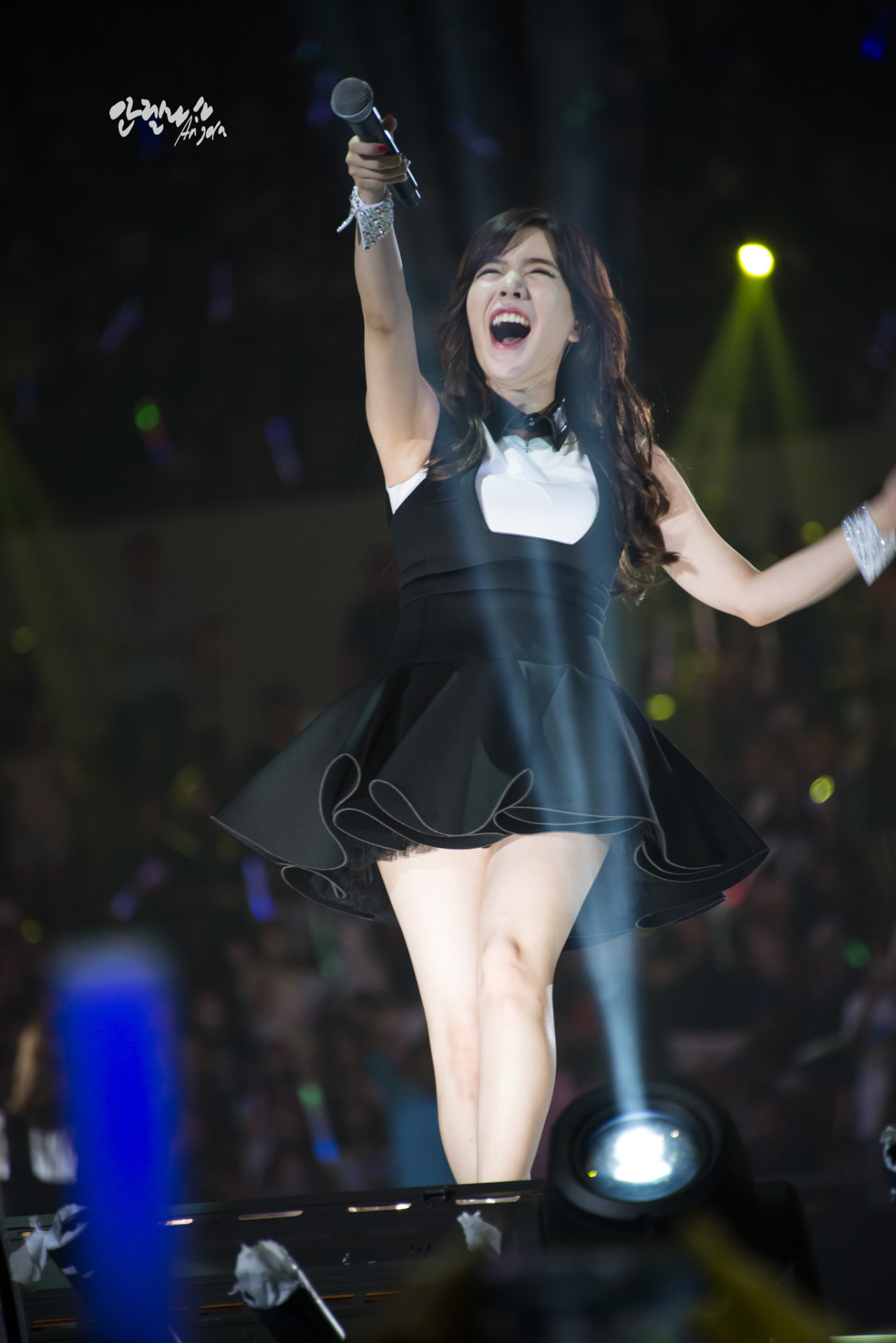 [PIC][07-08-2014]SNSD khởi hành đi LA để tham dự "KCON 2014" vào hôm nay - Page 9 Tumblr_naar7lWrks1sewbc1o4_1280