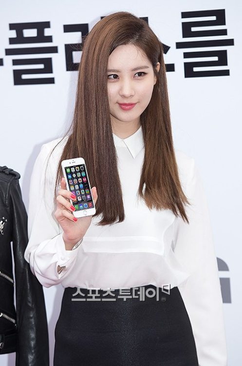 [PIC][31-10-2014]TaeTiSeo tham dự sự kiện "LG U+ iPhone 6 & 6 Plus Launching Fansign" vào sáng sớm nay Tumblr_nealdlkpXd1sewbc1o1_500