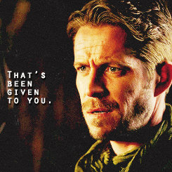 Outlaw ♥ Queen : because "Can’t steal something, that’s been given to you." Tumblr_n7umx7WItS1qbat5to4_250