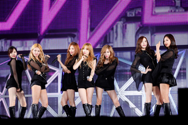 [PIC][03/04-10-2014]SNSD khởi hành đi Nhật Bản để tham dự "SMTOWN LIVE WORLD TOUR IV IN TOKYO" vào chiều nay - Page 2 Tumblr_nd0eupTjcc1sewbc1o2_1280