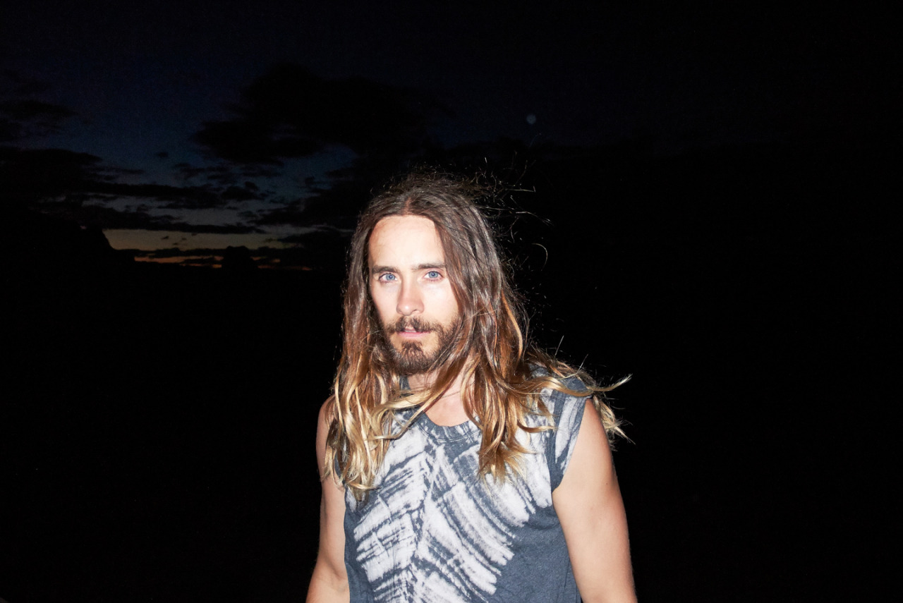 3 - [PHOTOSHOOT] Jared Leto by Terry Richardson - Page 32 Tumblr_nbt1ojDdMl1qa42jro1_1280