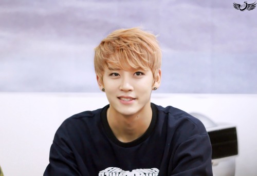 Fotos - [141004] fansign de F.cuz  Tumblr_nd3suiwZZu1qcrhyko1_500