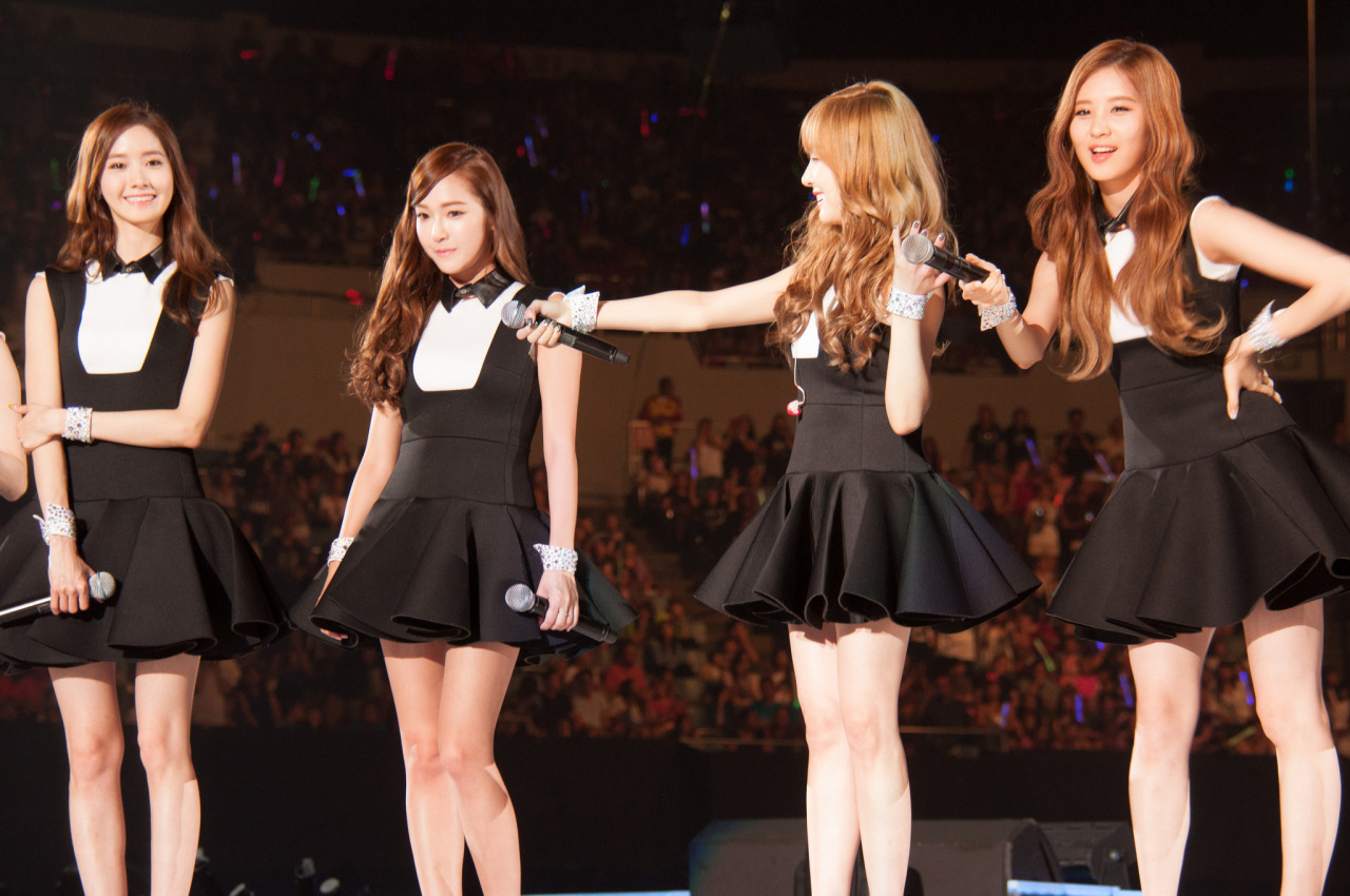 [PIC][07-08-2014]SNSD khởi hành đi LA để tham dự "KCON 2014" vào hôm nay - Page 9 Tumblr_naabicM5Fy1sewbc1o1_1280