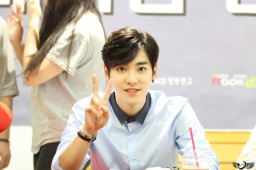 Fotos - [141004] fansign de F.cuz  Tumblr_nd3t4a66Md1qcrhyko1_500