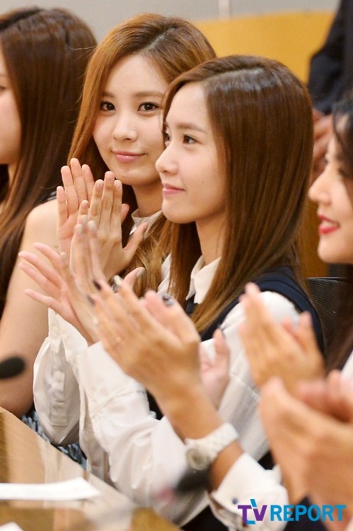 [PIC][17-09-2014]YoonA và SeoHyun tham dự Lễ bổ nhiệm Đại sứ cho trường ĐH Dongguk vào trưa nay Tumblr_nc113dPfsf1sewbc1o1_500