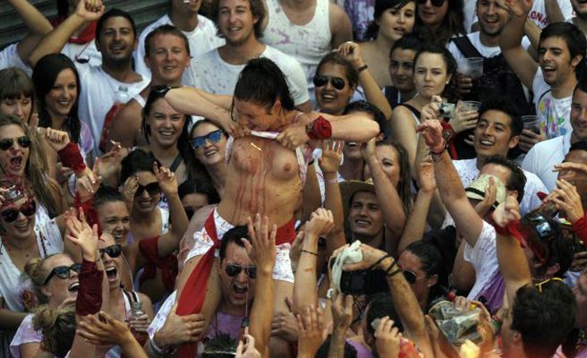 Los toros son los seres más civilizados que hay en Pamplona estos días #SanFerminesTVE  Sanfermin