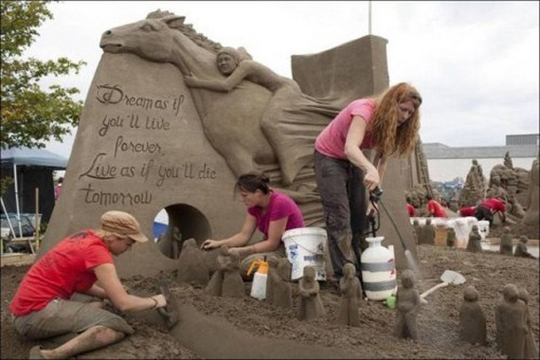 .   تصاميم رملية بقمة الروعة .. Fantastic-sand-sculptures10