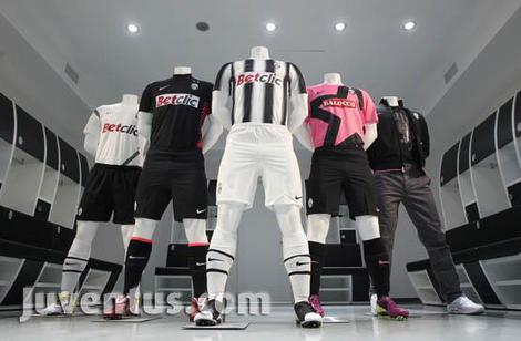 Equipación Juventus FC 2011/2012 MAG4