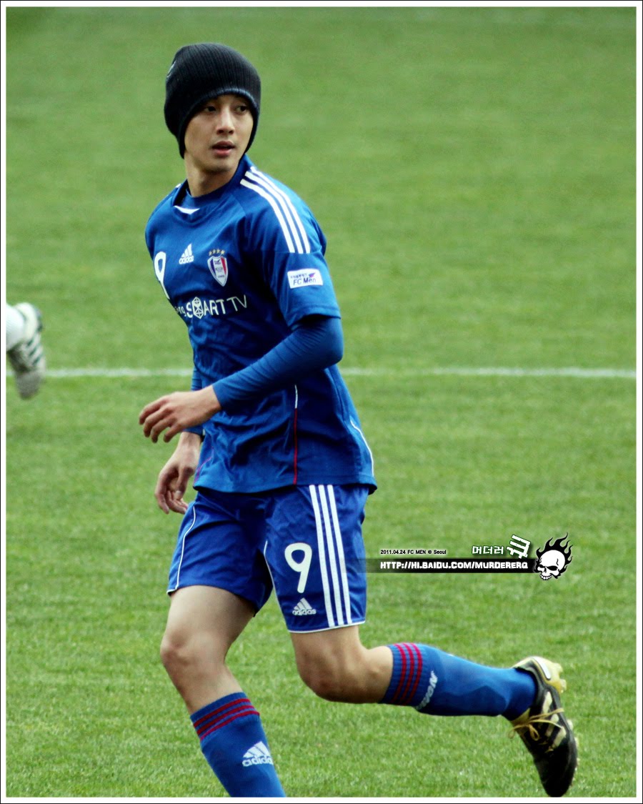 Kim Hyun Joong, Eye Candy En el campo de fútbol 47ba73f34348724bb17ec5c9%255B1%255D