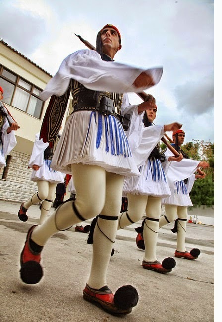 Στα ΑΔΥΤΑ του στρατοπέδου της Προεδρικής Φρουράς - Όλα όσα δεν ξέρατε για τους Εύζωνες [photos + video] Tromaktiko10