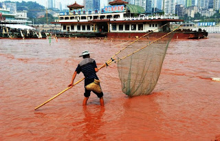 ظاهرة غريبة في نهر يانغتسي Yangtze-River-Red_ChinaFotoPress-Getty-Images_2-620x398