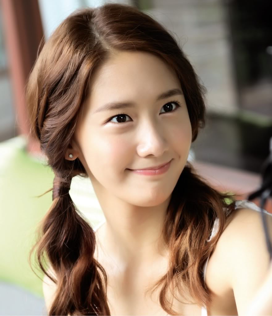 윤아 ♡ {Official} Tu foto favorita de YoonA Yoona-Beautiful-Bright-Whitening-Smile-Photo-Book-SNSD-002