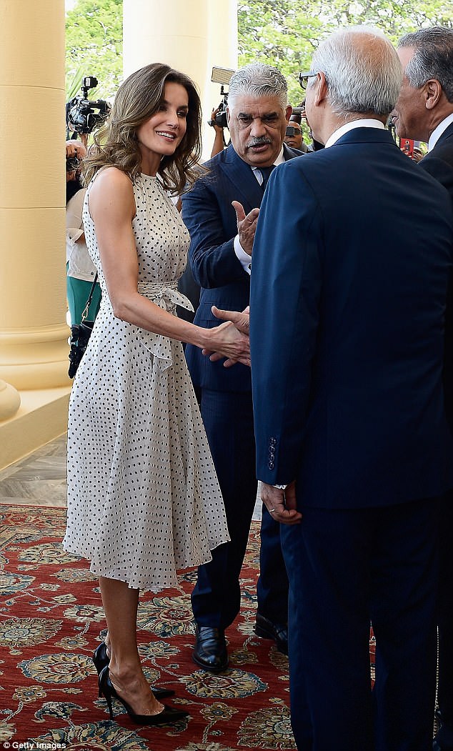 AGENDA PERSONAL DE LA REINA LETIZIA  (2da parte-Años 2016/17/18) - Página 77 4C8215E000000578-5754023-image-a-55_1526929408027