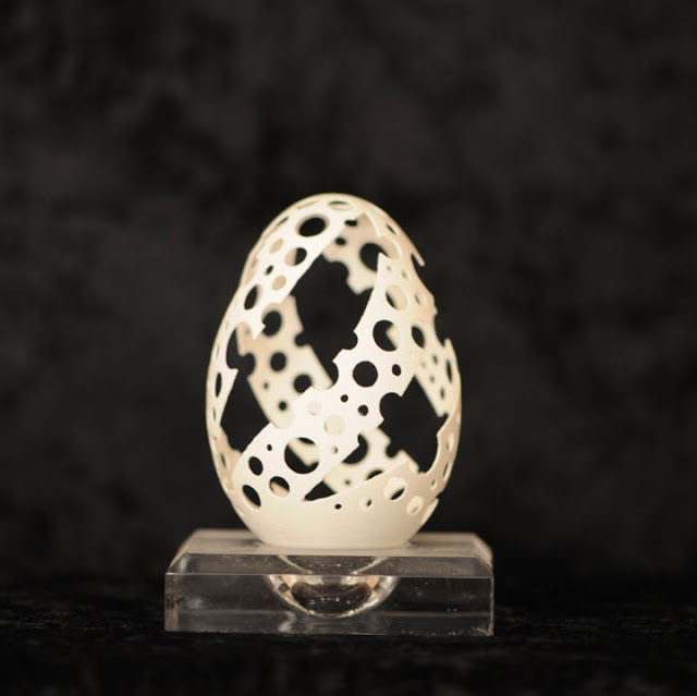 intricate egg art  அற்புதமான கடினமான வடிவமைப்பு - Page 2 Intricate-egg-art-carvings-brian-baity-29