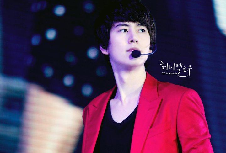 Biodata & Foto Super Junior 230075_195698560473362_100000996594051_507750_1114296_n