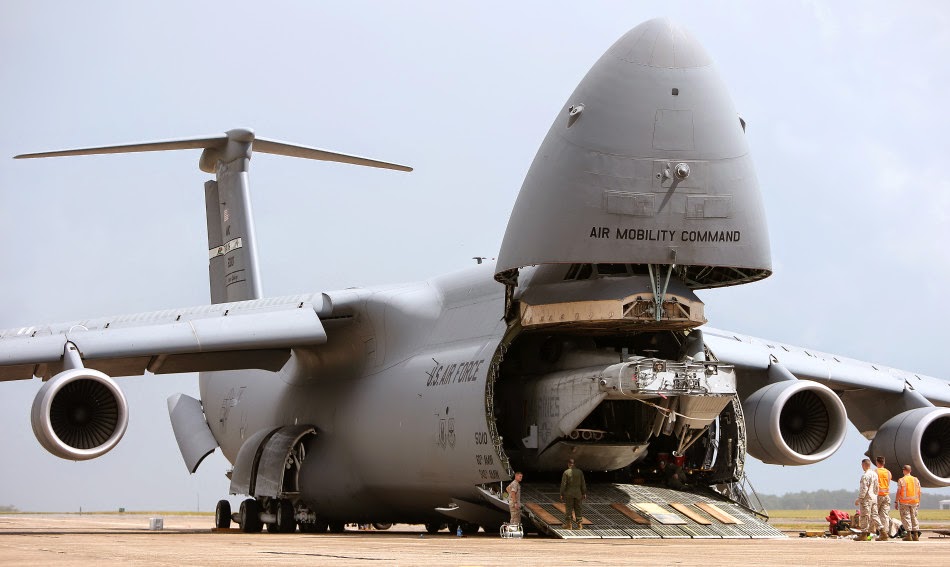 طائرة النقل العسكري C-5 Galaxy الامريكيه  Lockheed%2BC-5%2BGalaxy%2Bmilitary%2Btransport%2Baircraft%2B2