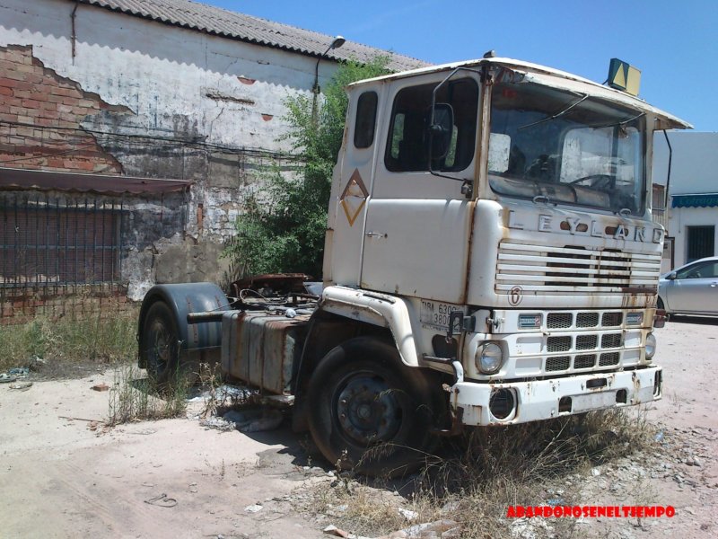 VEHICULOS SEMI-ABANDONADOS, RESTAURADOS Y ABANDONADOS. DSC_0006