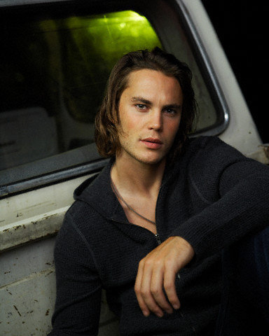 Mis Personajes (Black Diamond) Taylor-Kitsch0