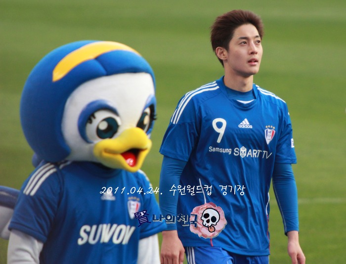 Kim Hyun Joong, Eye Candy En el campo de fútbol IMG_5117%255B1%255D