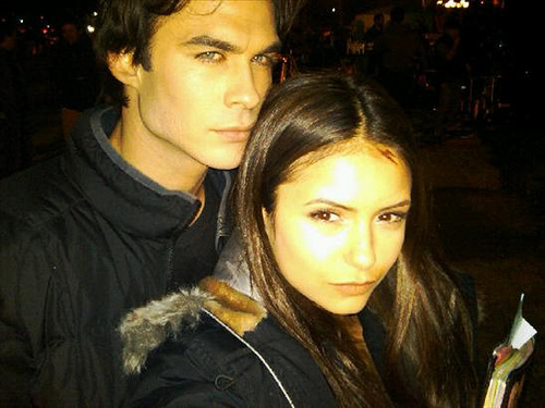 Fotos robadas - Página 5 Ian-Nina-Are-Dating-the-vampire-diaries-saga-24504173-500-375