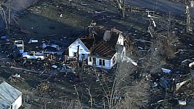 TORNADOS AZOTAN NORESTE DE ALABAMA 120229041938-storm-damage-01-story-top