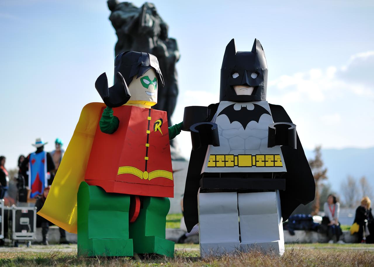 Les costumes du Net en vrac !!! - Page 11 Lego%2BBatman%2B%2526%2BRobin%2BCosplay%2B-%2BArkham%2BComics%2B7%2Brue%2BBroca%2B75005%2BParis