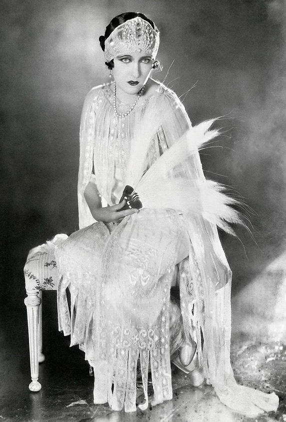 GLAMOUR EN EL FORO..... Gloria_Swanson-James_Abbe_1921