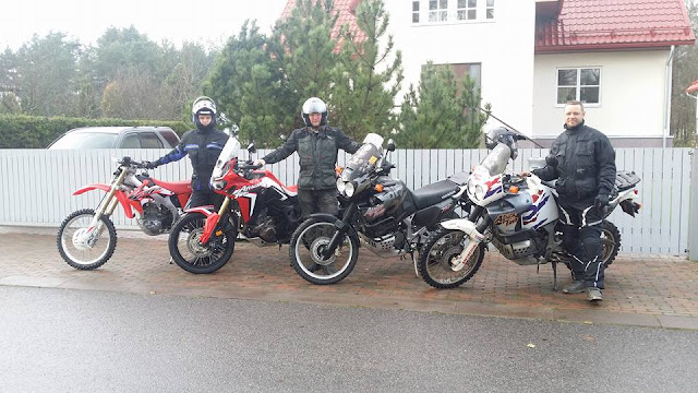 Une nouvelle Africa Twin pour Honda en 2014 (présentation) 2016 (commercialisation) - Page 13 12208487_989170734457479_1332084695901158211_n