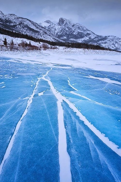 Hồ băng kỳ ảo ở Canada Hobang-canada