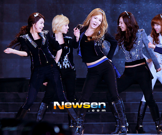 [PICS][11.03.12 ] SNSD @ K-Collection In Seoul 2012  AolIs