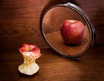 Auto Estima. Anorexic-apple