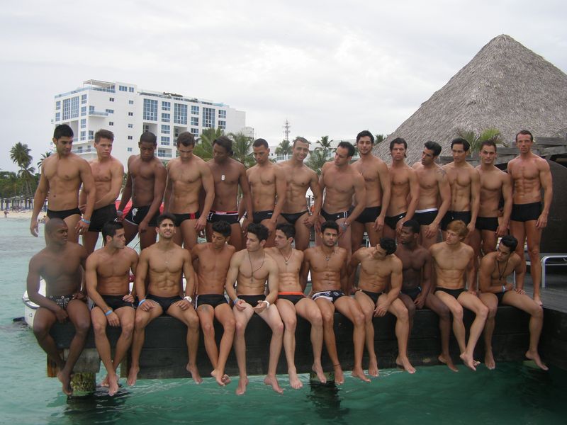 Mister Universe Model 2012. Ảnh tường thật đêm chung kết - Page 10 17