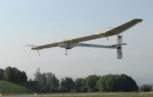 சூரிய கலம் மூலம் இயங்கும் முதல் சர்வதேச விமானம்  Solar-impulse-international-825x525