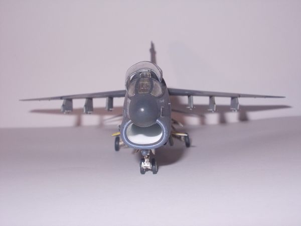  A7K Corsair II 1/72 - Hobby Boss. Tn_DSCN1028